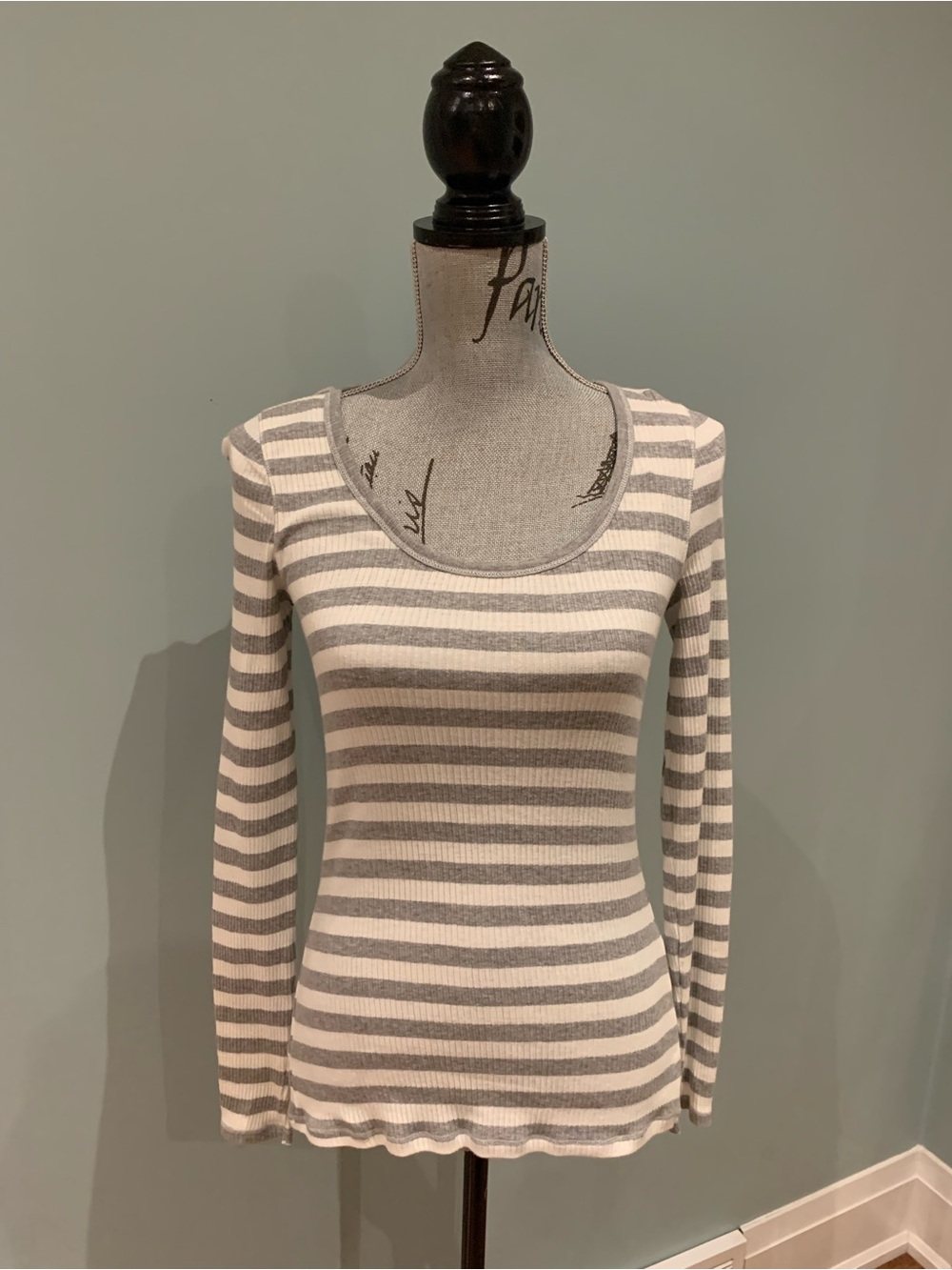 Old Navy Gray & White Striped Ribbed Scoop-Neck Long Sleeve Top